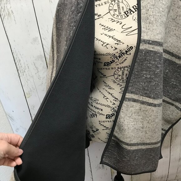 Ike Behar reversible fleece wrap in shades of gray.  One size fits most - Picture 3 of 9